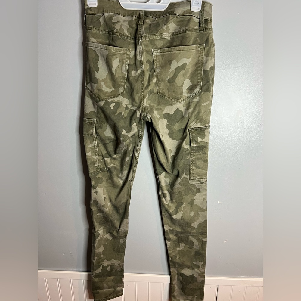 NWT Camo cargo pants - Picture 3 of 3